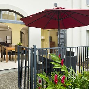 One-Bedroom Apartment Courtyard